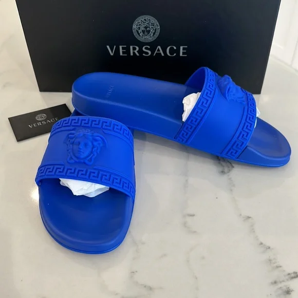 Men’s Versace Slides 😎😎😎 - Picture 3 of 9
